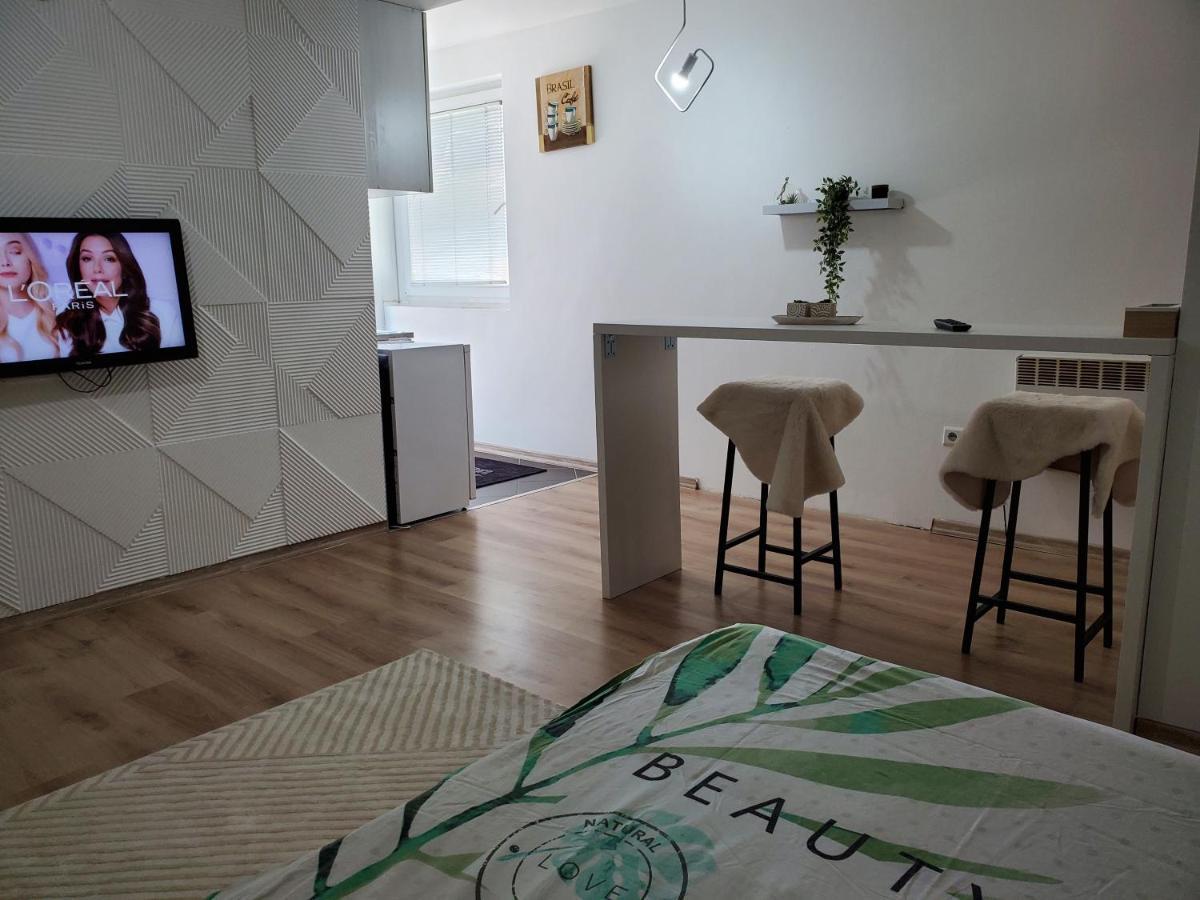 Sleep And Drive White Apartamento Sarajevo Exterior foto